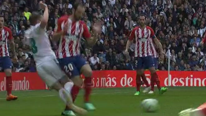Nghi án: Real ôm hận derby Madrid vì 3 lần bị trọng tài &#34;ám hại&#34; - 1