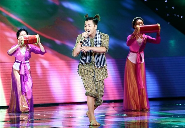 Mặc đồ chợ 130 ngàn/chiếc, Hà Hồ &#34;thua&#34; Minh Tú 3 chiếc/150 ngàn - 5