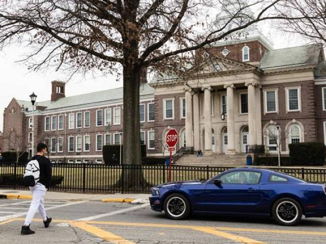 Giáo dục - du học - Nỗi khổ không ai thấu hiểu của con nhà giàu lái siêu xe đi học