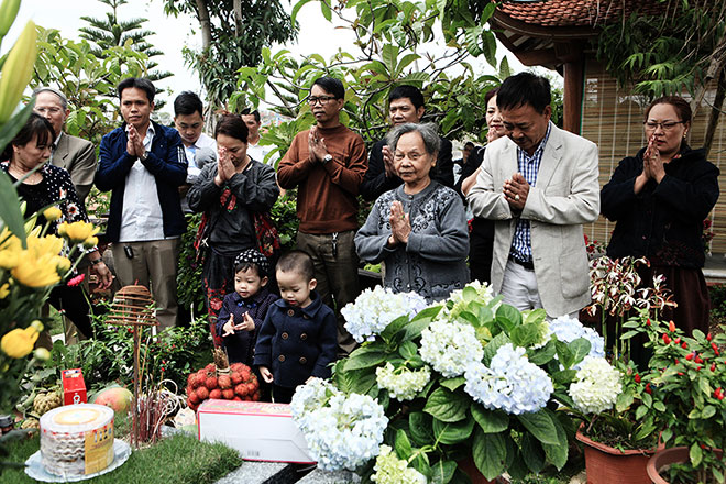 Đốt "thẻ ATM, iPhone"… cho tổ tiên dịp Tết thanh minh - 4