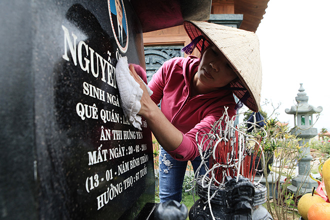 Đốt "thẻ ATM, iPhone"… cho tổ tiên dịp Tết thanh minh - 11