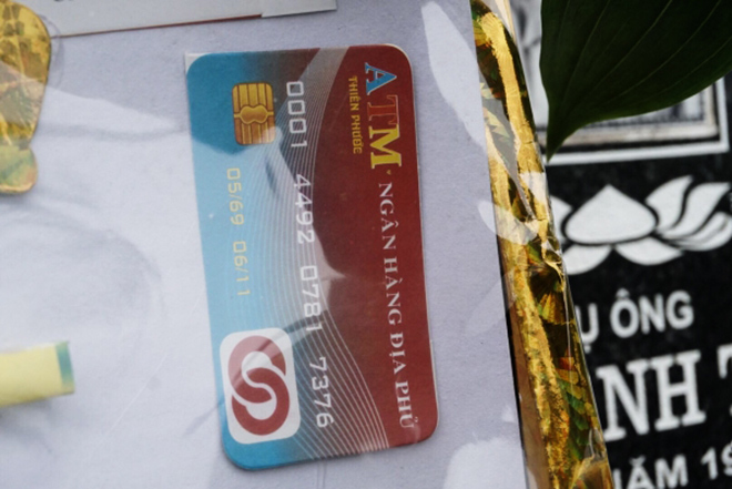 Đốt "thẻ ATM, iPhone"… cho tổ tiên dịp Tết thanh minh - 9