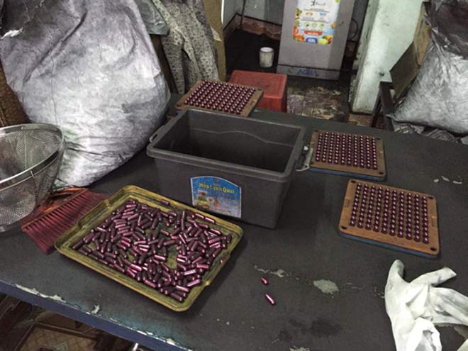 "Rùng mình" vào nơi sản xuất sản phẩm hỗ trợ điều trị ung thư từ bột than - 1