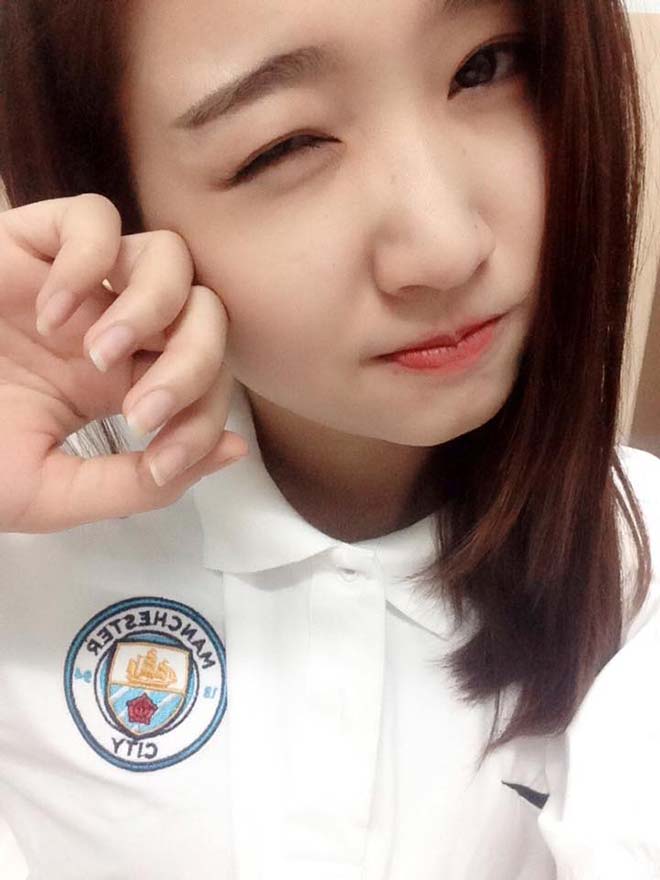 Hot girl Mỹ Trinh định “gây sốc” nếu Man City hạ Liverpool đi tiếp Cúp C1 - 12