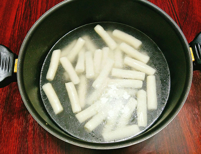 Khỏi cần ra quán, tự làm bánh gạo tại nhà cũng dẻo ngon không thua kém gì - 7