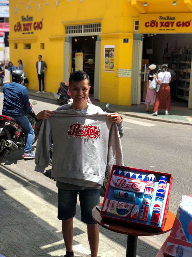 Đà Lạt: Từ khách du lịch đến dân địa phương đổ xô đi săn quà 120 năm có 1 - 5