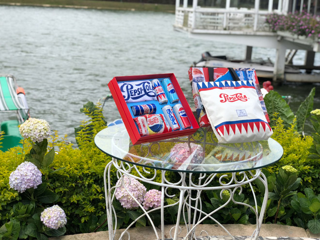 Đà Lạt: Từ khách du lịch đến dân địa phương đổ xô đi săn quà 120 năm có 1 - 6