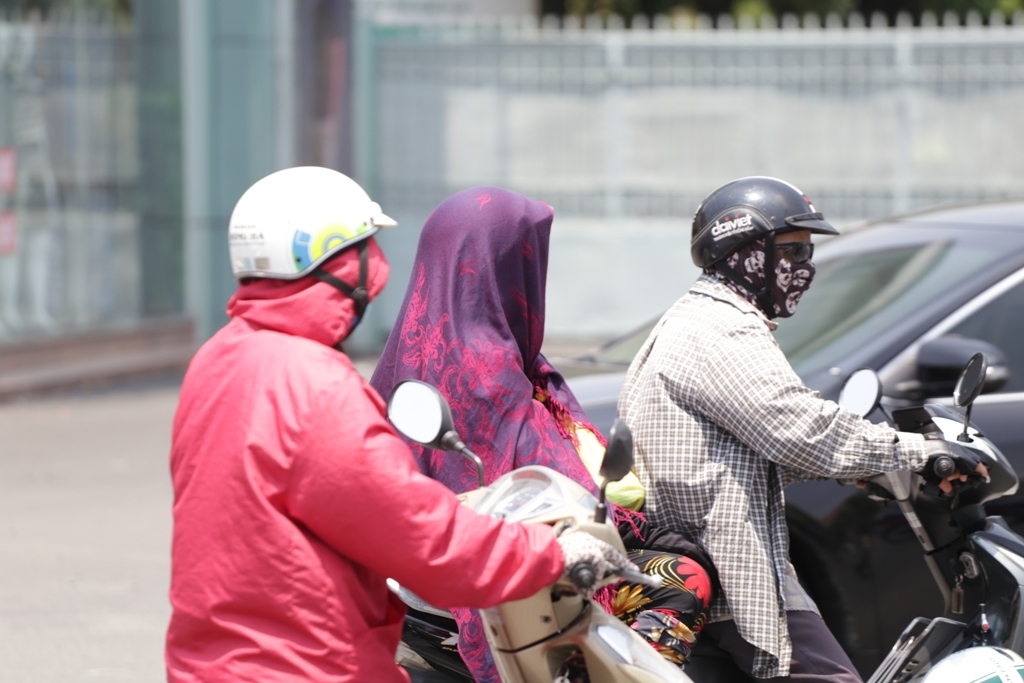 Nắng nóng gay gắt, người Sài Gòn như “thở ra lửa” - 2