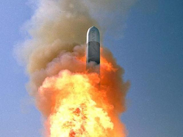 Thế giới - Nếu Trump nã tên lửa ‘thông minh” vào Syria, chuyện gì xảy ra?