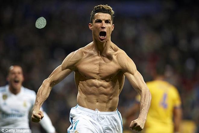 Ronaldo ăn mừng cơ bắp cuồn cuộn: 