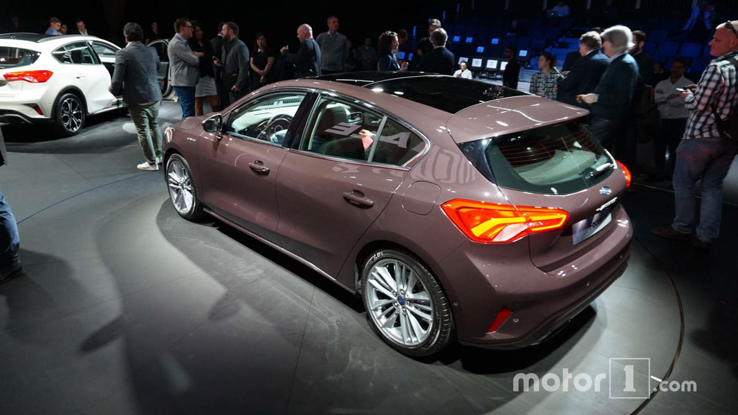 Ngắm nhìn bộ ảnh thực tế của Ford Focus 2019 vừa được ra mắt - 9