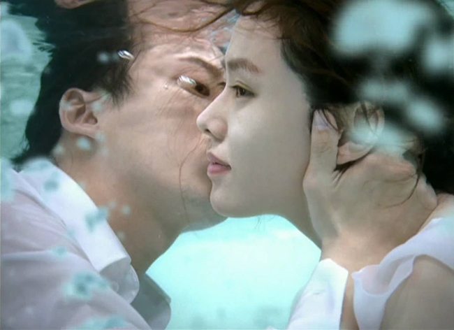Vì diễn quá nhập tâm, Kim Nam Gil và Son Ye Jin bị đồn phim giả tình thật. Tuy nhiên, cả hai chỉ giữ im lặng. Năm 2014, cặp đôi lại tái hợp trên màn ảnh rộng với bộ phim &#34;Hải tặc&#34;.