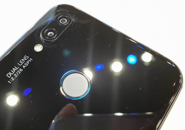 Đánh giá Huawei nova 3e: Smartphone tai thỏ có giá rẻ nhất - 1