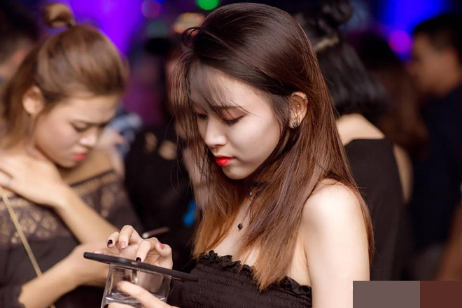 1 phút quẩy trong lễ hội âm nhạc, cô gái “đốn gục” bao chàng trai - 5