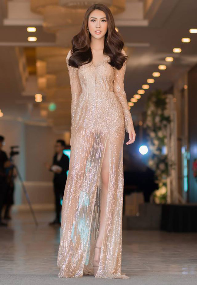 Hoa hậu Tường Linh cũng lựa chọn gam màu nude khi đi sự kiện.&nbsp;