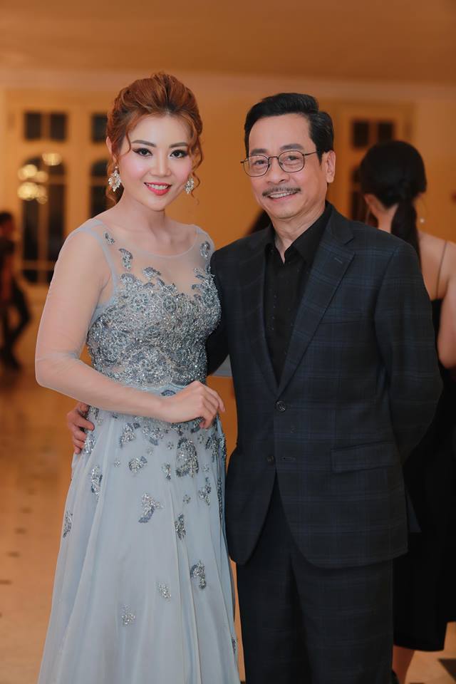 Mỹ nhân "Phía trước là bầu trời" diện váy trong suốt trên thảm đỏ - 9