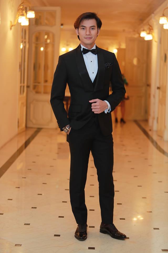 Mỹ nhân "Phía trước là bầu trời" diện váy trong suốt trên thảm đỏ - 5