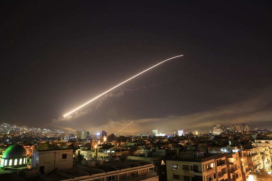 Mỹ tấn công Syria: Tự đưa mình vào thế hiểm? - 1