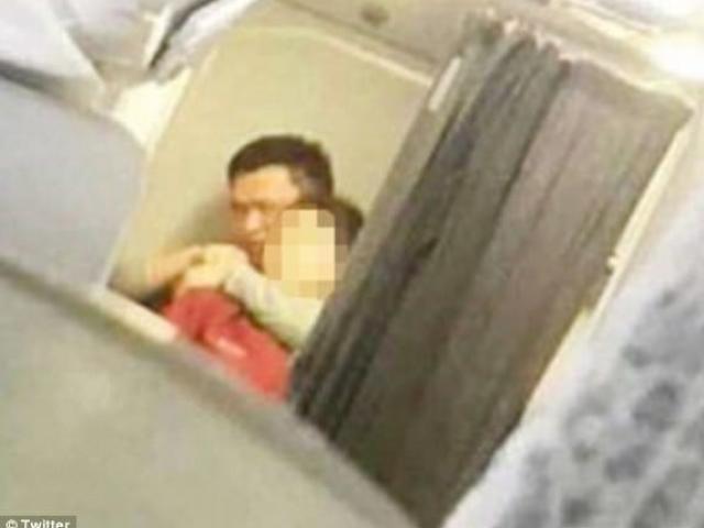 Thế giới - TQ: Nữ tiếp viên bị bắt làm con tin ngay trên máy bay