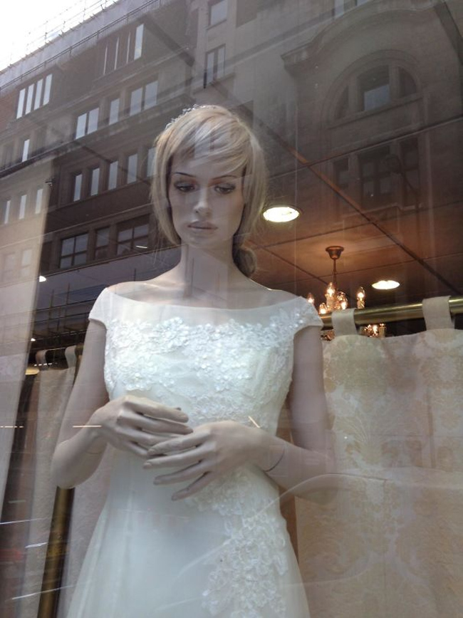 Bộ váy cưới dành cho cô dâu bị gia đình ép lấy người không yêu?