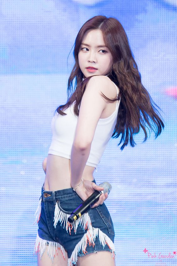 Không thể rời mắt khỏi "vòng eo kiến càng" của sao nữ Hàn Quốc - 7