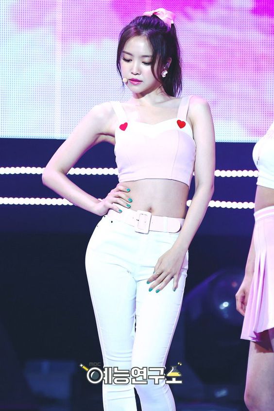 Không thể rời mắt khỏi "vòng eo kiến càng" của sao nữ Hàn Quốc - 8