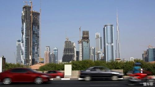 Dubai ra mắt biển xe thông minh, tự động báo cảnh sát, trừ tiền khi phạm luật - 2