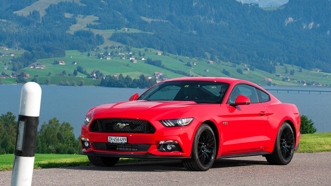 Ford Mustang là chiếc xe thể thao bán chạy nhất thế giới 2017 - 1