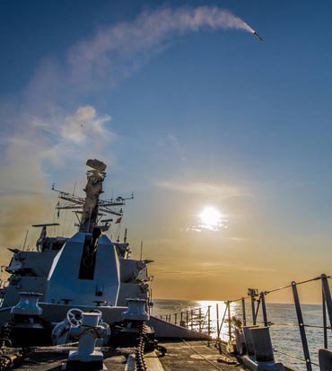 Triều Tiên cáo buộc Anh “gây chiến” khi điều 3 chiến hạm áp sát - 2