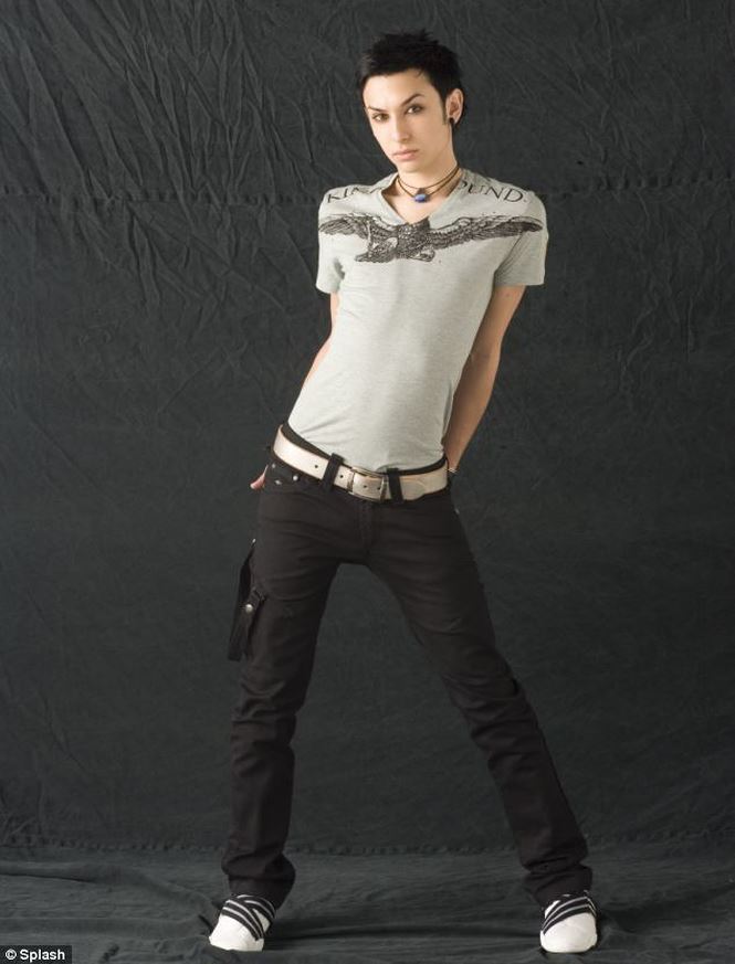 Bị bạn trai cũ đe dọa, ca sĩ chuyển giới công khai bị nhiễm HIV - 6