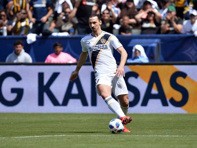 Bóng đá - Ibrahimovic rực sáng hậu MU: Bất chấp luật lệ để tranh công?