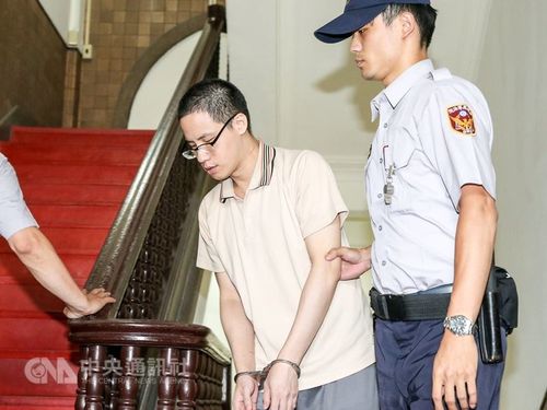 Yêu đến điên dại, &#34;hot boy&#34; lạnh lùng trút &#34;mưa dao&#34; đoạt mạng bạn gái cũ - 3