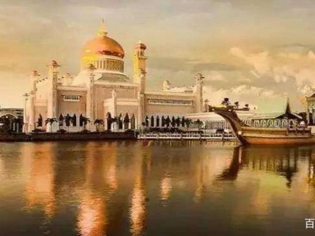 Tài chính - Bất động sản - Choáng ngợp gia tài "khủng" của vị vua sở hữu nhiều xe Rolls-Royce nhất TG