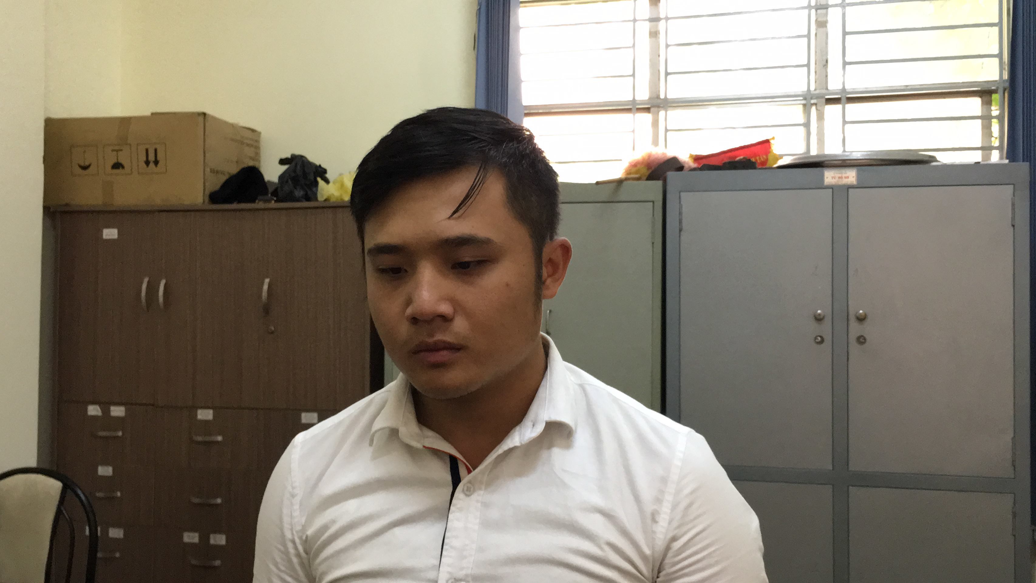 Vuốt má nữ tiếp viên quán cà phê, thanh niên nhận cái kết “đắng” - 1