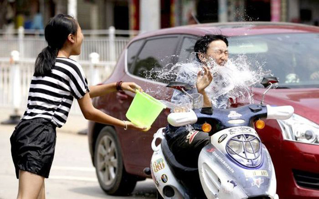 Nóng quá để em "hạ nhiệt" cho nè.