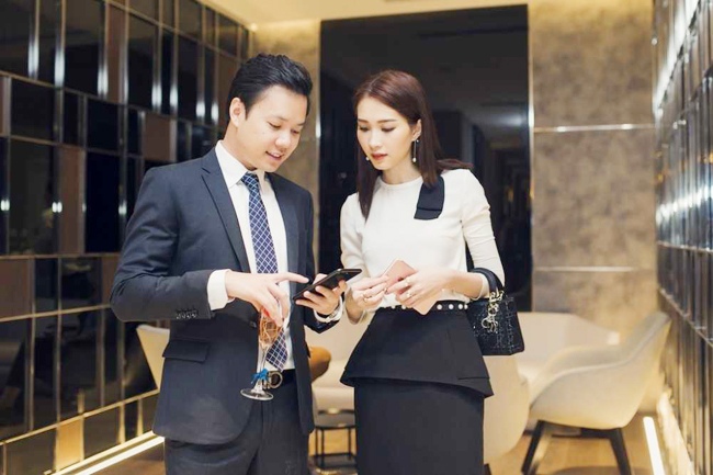 Nguyễn Trung Tín – chồng Thu Thảo sinh năm 1987 trong một gia đình doanh nhân có tiếng. Bản thân anh dù còn rất trẻ nhưng đã nắm giữ chức vụ Tổng giám đốc của Tập đoàn kinh doanh bất động sản lớn của gia đình.
