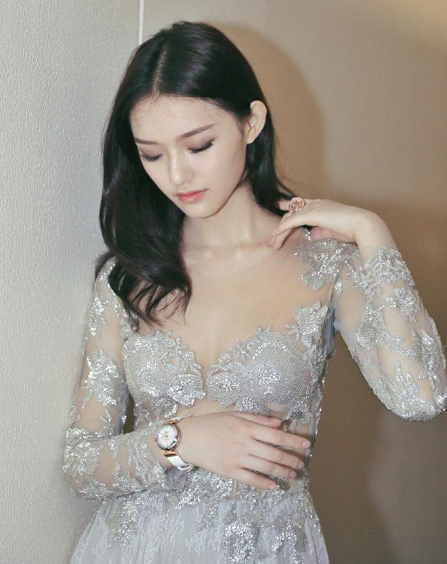 Bị ghét là vậy song Lâm Duẫn lại được Châu Tinh Trì hết mực cưng chiều dù diễn xuất cường điệu, không được đánh giá cao. Mới đây, dự án &#34;Mỹ nhân ngư 2&#34; được khởi quay cũng có sự góp mặt của người đẹp 9X dù cô không được lòng fan.
