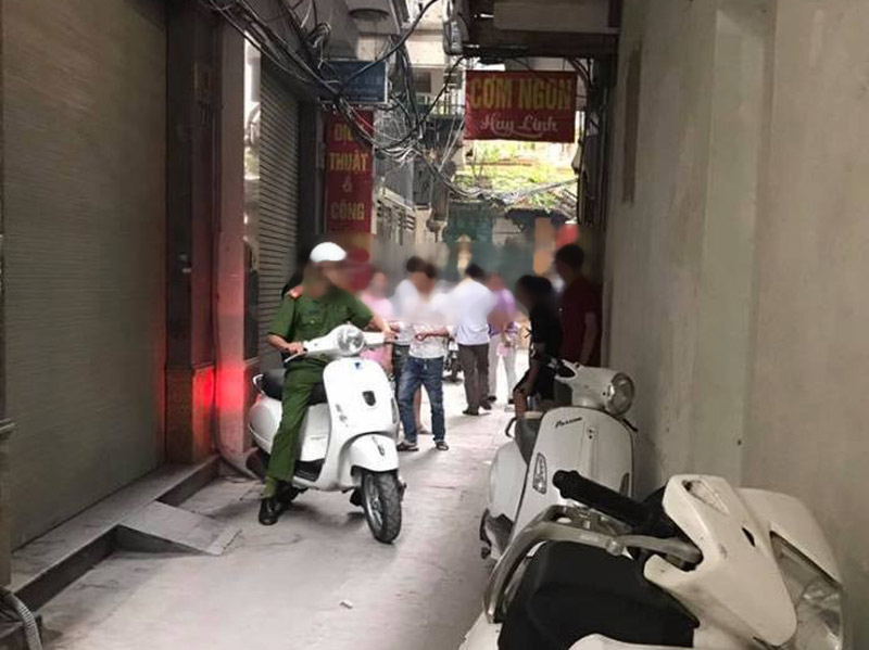 Cô gái trẻ chết trong tư thế treo cổ tại phòng trọ ở phố Trần Duy Hưng - 1