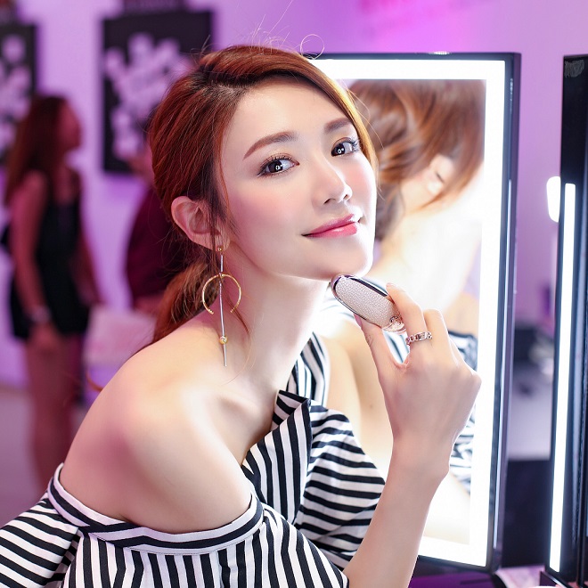 "Nữ thần yoga" Hồng Kông tiết lộ quy tắc vàng để trẻ như gái 18 - 1