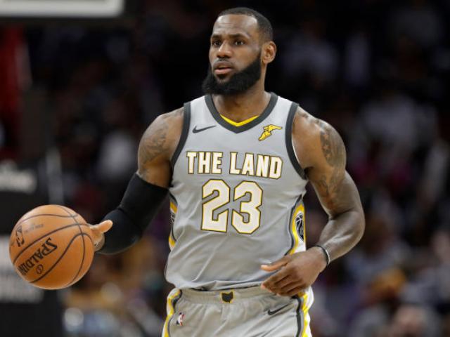 Thể thao - Ronaldinho – Messi cũng khó làm nổi: Xỏ háng đồng đội, lừa qua đối thủ