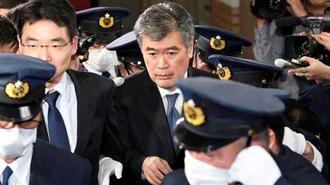 Quan chức Nhật Bản bị tố sàm sỡ, đòi &#34;ôm và sờ ngực&#34; nữ nhà báo - 1