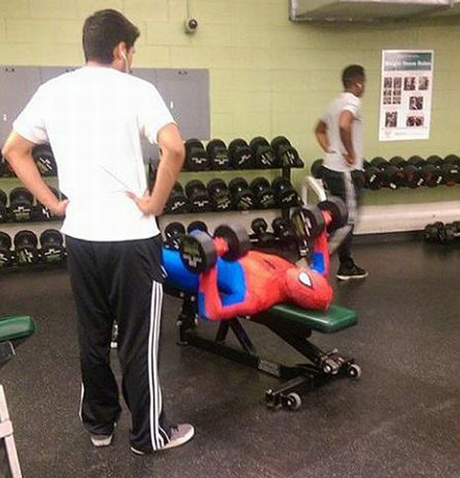 Phải luyện tập mới có sức khỏe &#34;cứu người&#34; chứ.
