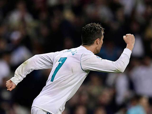”Vua” Ronaldo ranh mãnh lập siêu phẩm: Kỷ lục 22 bàn/12 trận liên tiếp