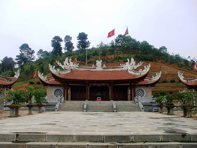 Về thăm đền Hùng ngày Giỗ Tổ 10/3 - 10