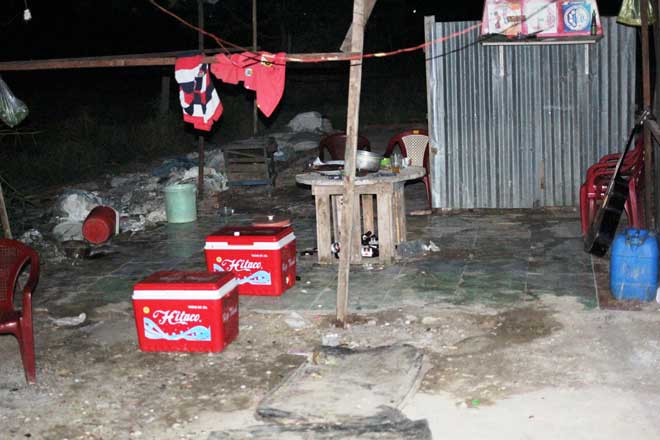 Rủ nhau ra căn nhà hoang nhậu, 3 người thương vong - 1