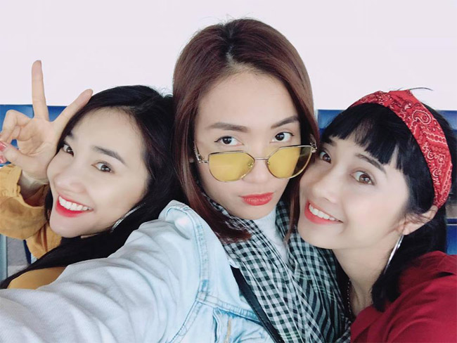 Cô cũng vừa cùng em gái Jumy Phương Anh và hội bạn thân trong giới nghệ sĩ sang Thái du lịch vào dịp Tết Songkran.