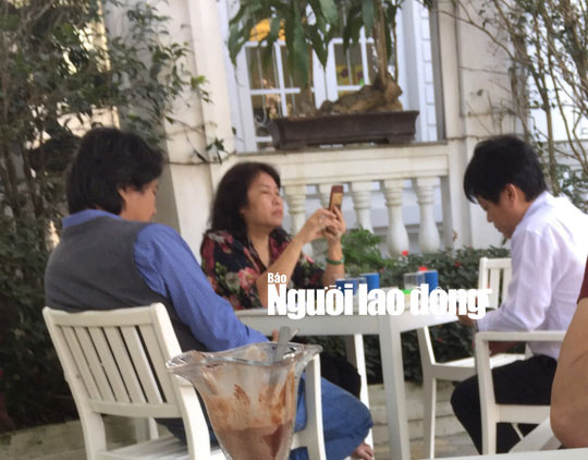 Chuyện lạ ở Huế: Cán bộ ngồi quán cà phê... ký giấy tờ - 3