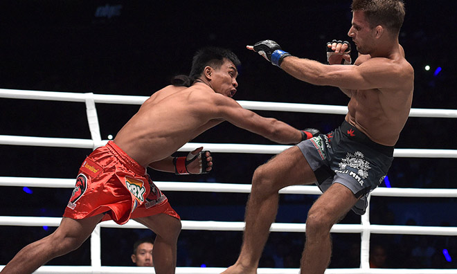 MMA: Chiến binh châu Á tái hiện đòn &#34;chết chóc&#34; của Cung Lê, hạ cao thủ Mỹ - 1