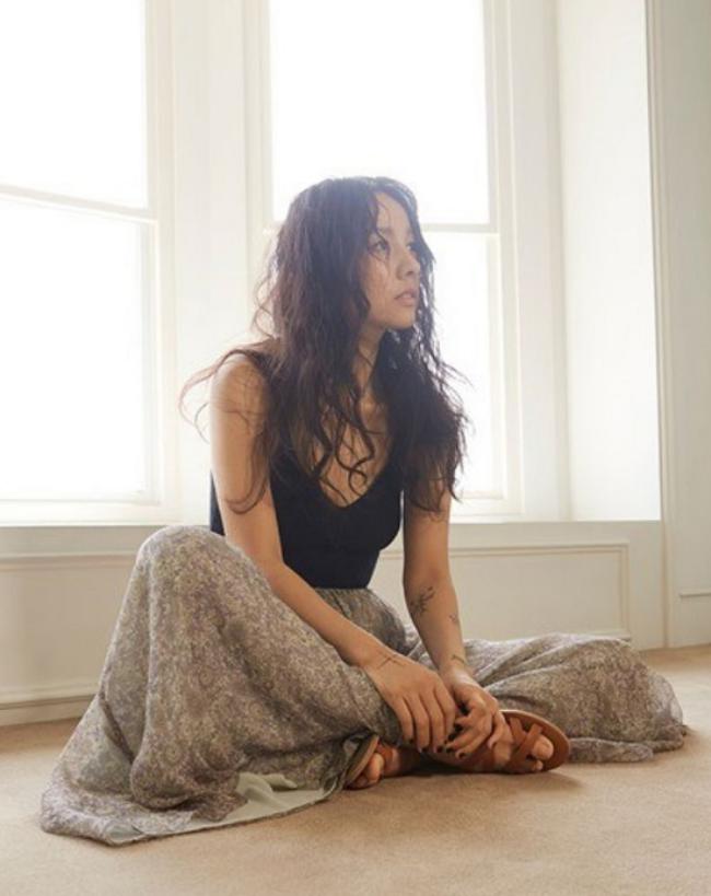 “Nữ hoàng sexy” Lee Hyori gợi cảm hết cỡ trên bìa tạp chí - 7