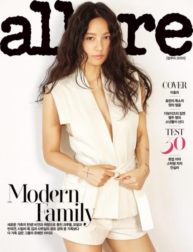“Nữ hoàng sexy” Lee Hyori gợi cảm hết cỡ trên bìa tạp chí - 1